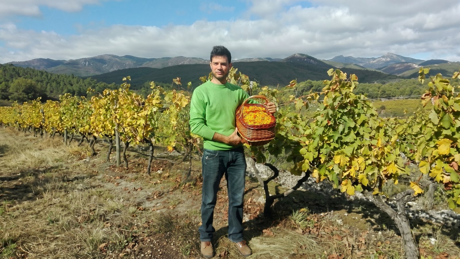 Sébastien Marc et sa récolte de plantes à Arre